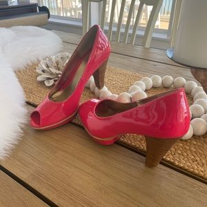 Sofft fushia pink open toed heels